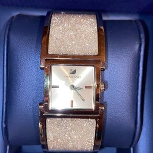 GORGEOUS SWAROVSKI CRYSTAL WATCH